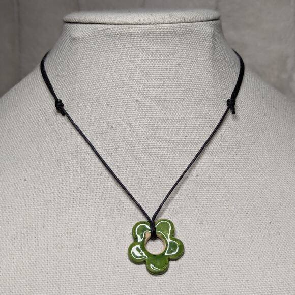 Green Ceramic Flower Pendant Choker Necklace Handmade Boho Hippie Whimsical Y2K - Picture 3 of 4